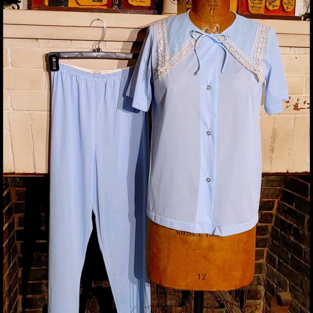 NWT Sans Souci VTG pajama set